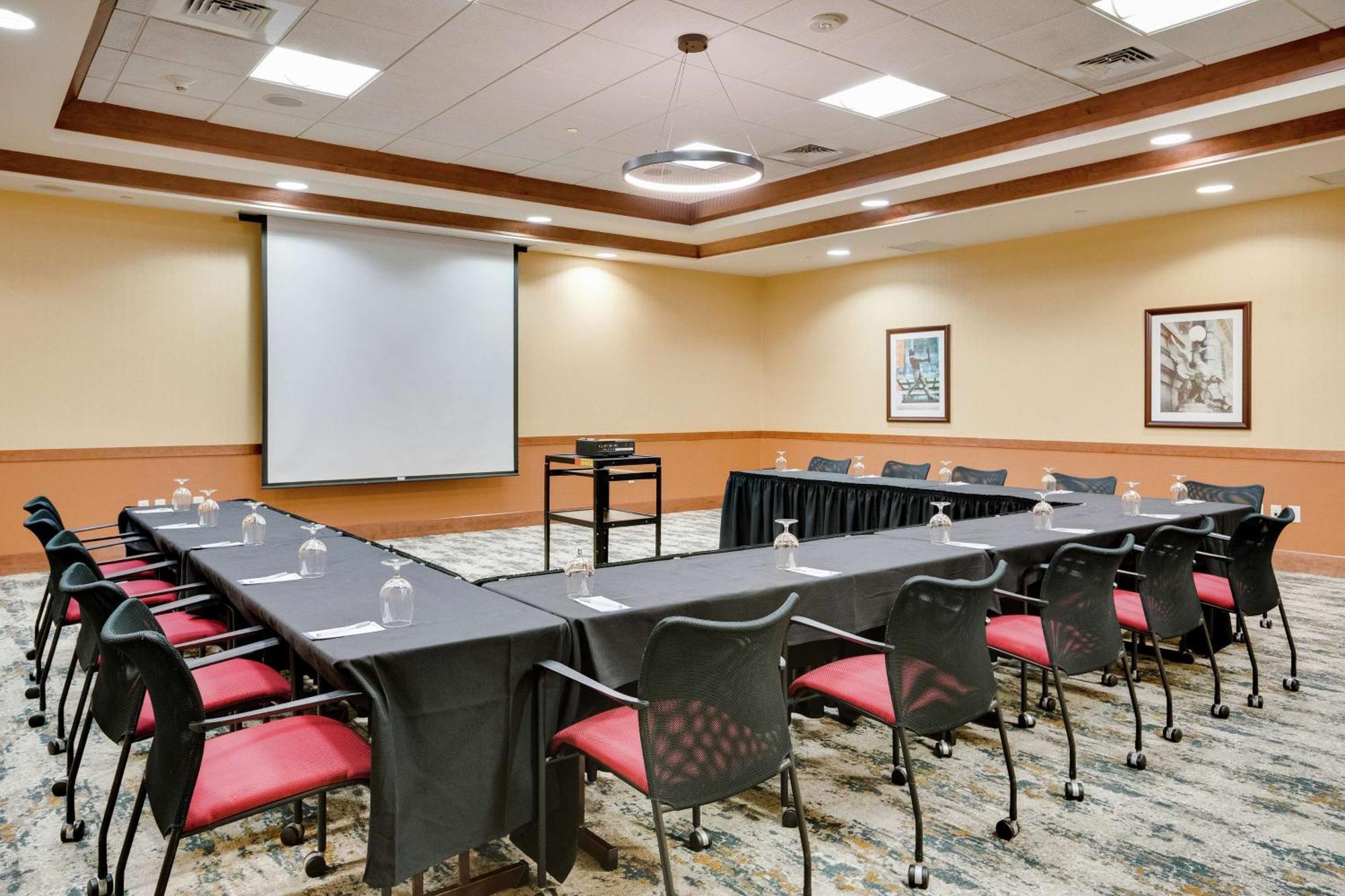 Hilton Garden Inn Milwaukee Airport Экстерьер фото