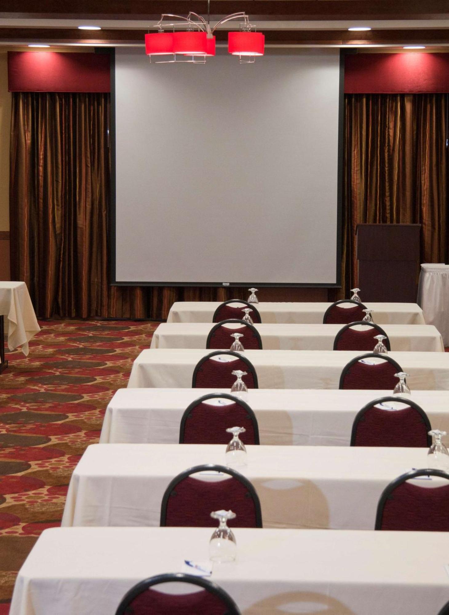 Hilton Garden Inn Milwaukee Airport Экстерьер фото
