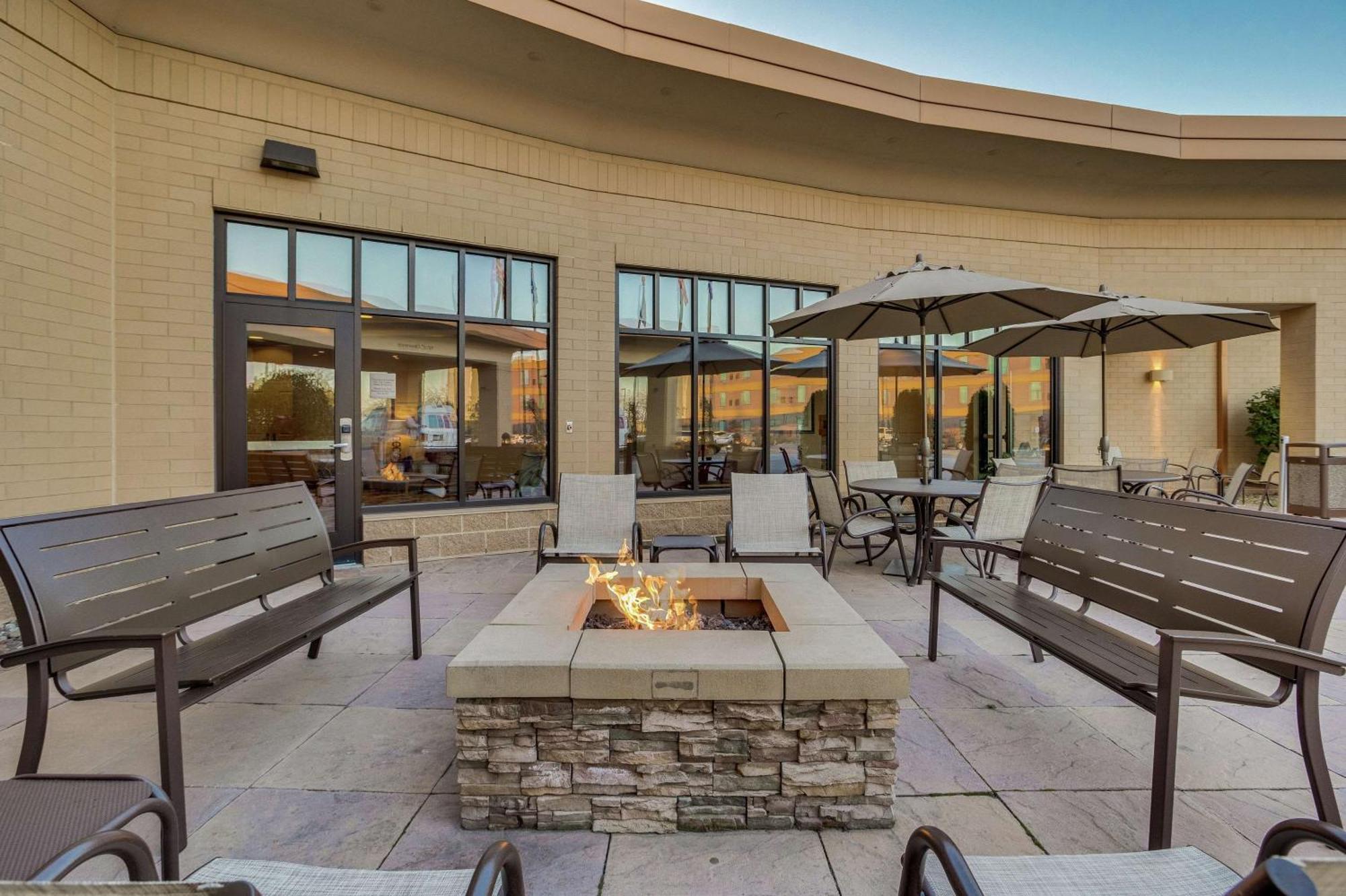 Hilton Garden Inn Milwaukee Airport Экстерьер фото