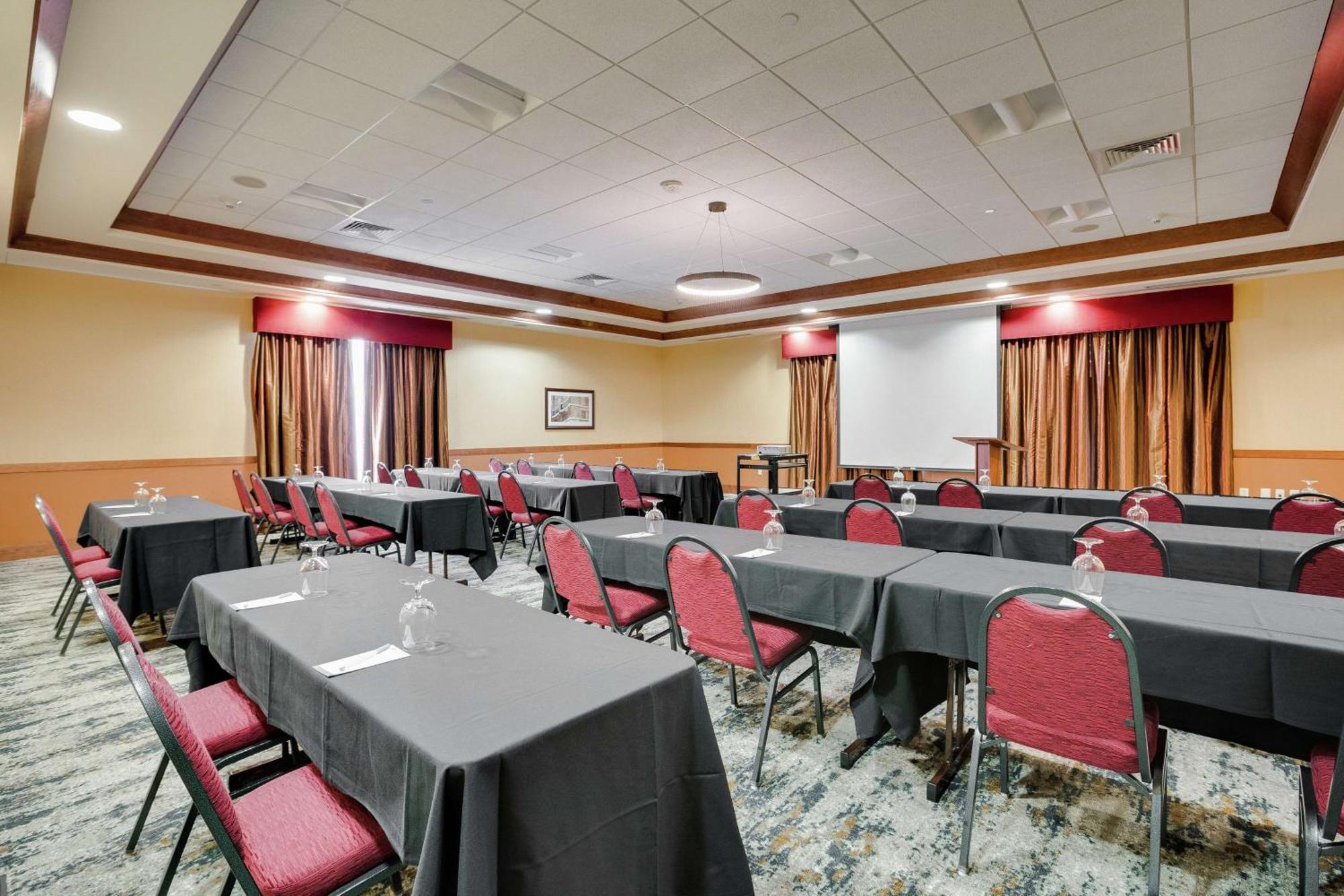 Hilton Garden Inn Milwaukee Airport Экстерьер фото