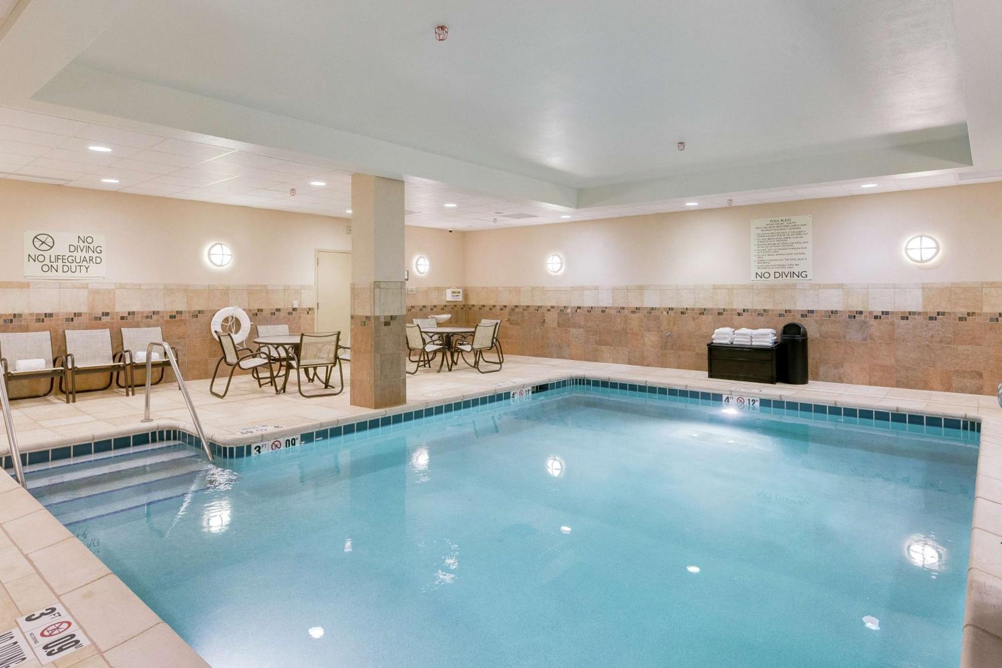 Hilton Garden Inn Milwaukee Airport Экстерьер фото