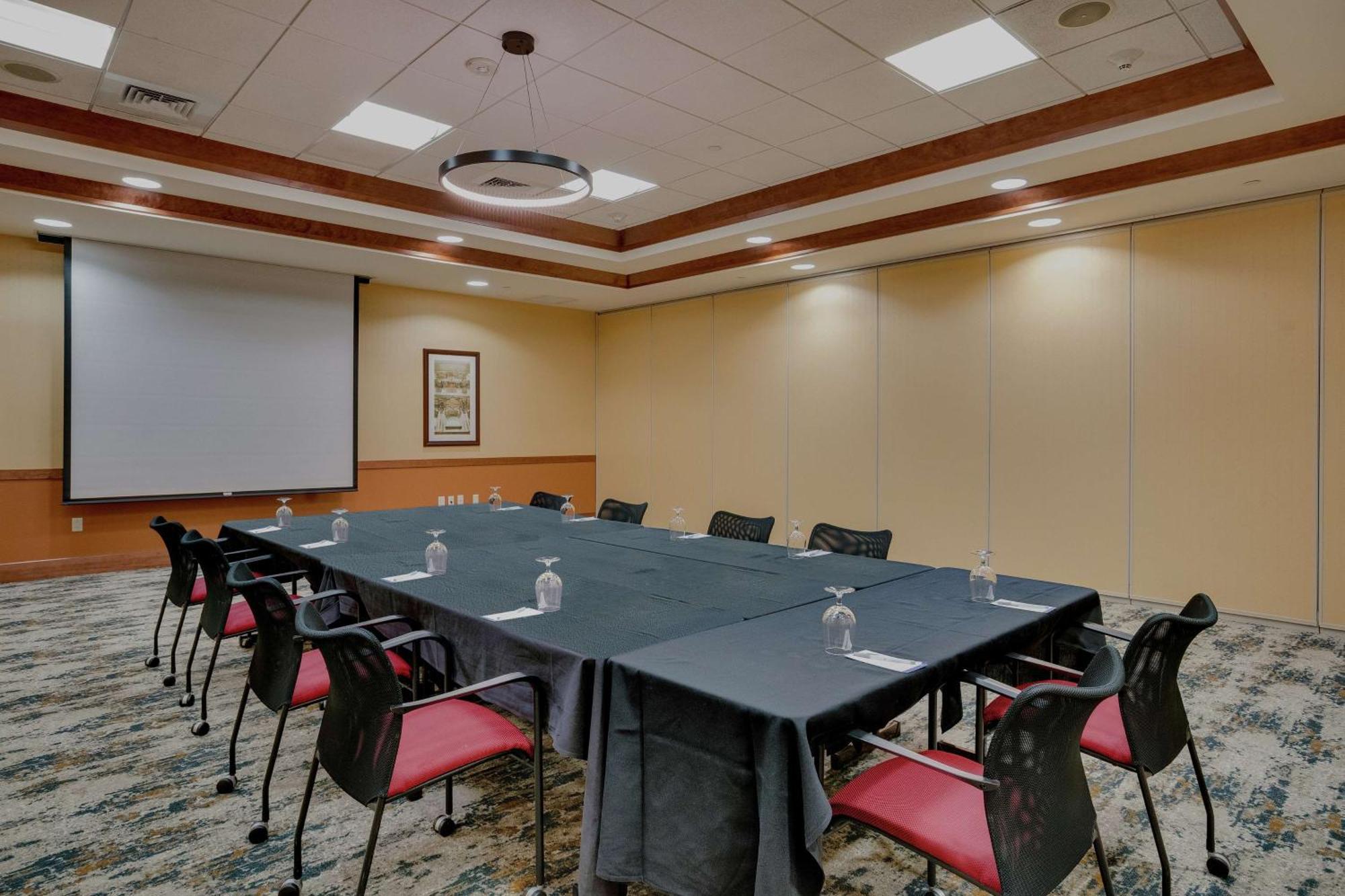 Hilton Garden Inn Milwaukee Airport Экстерьер фото