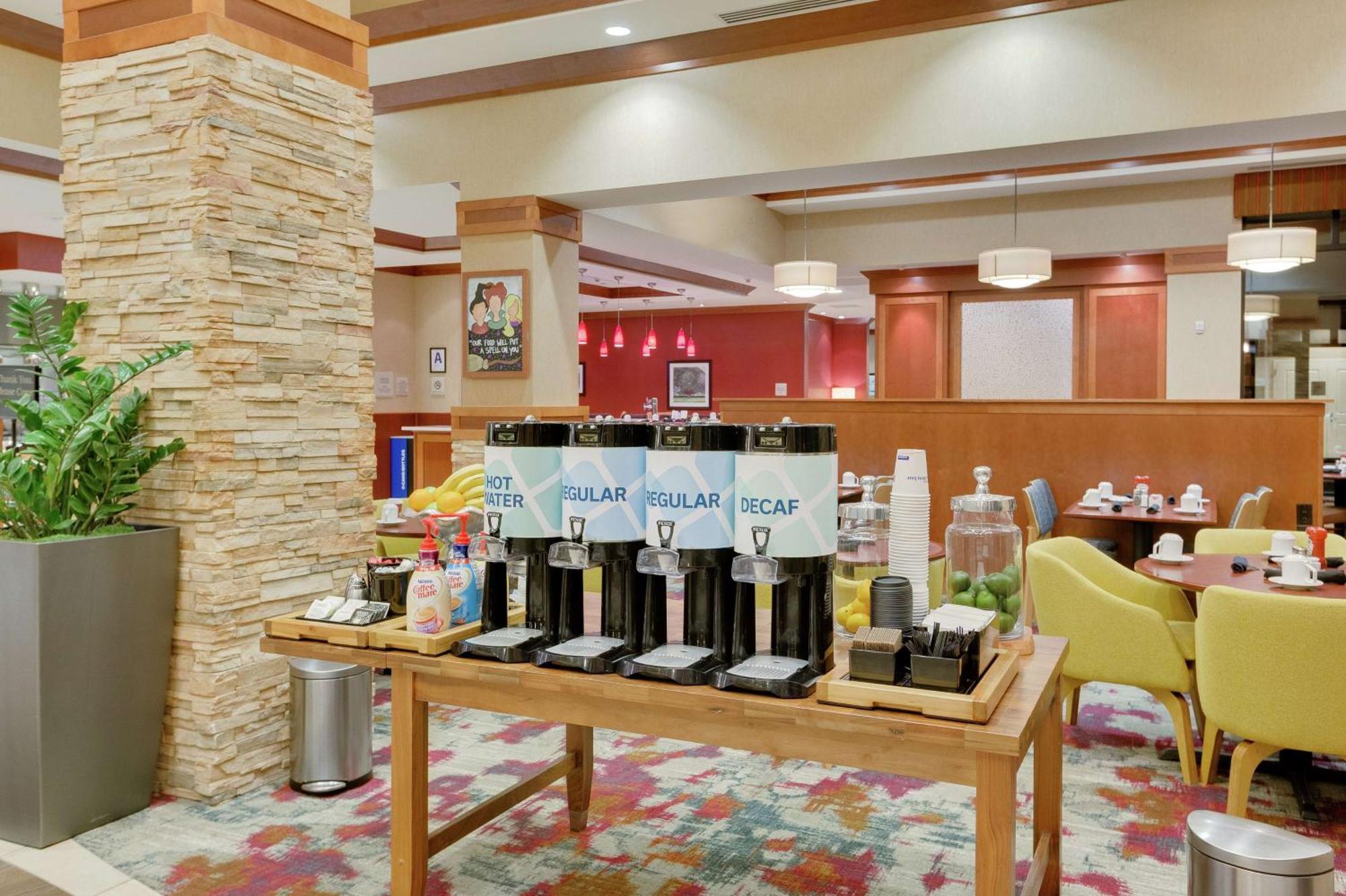 Hilton Garden Inn Milwaukee Airport Экстерьер фото