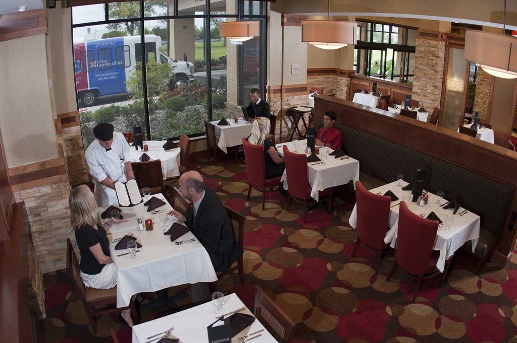 Hilton Garden Inn Milwaukee Airport Экстерьер фото